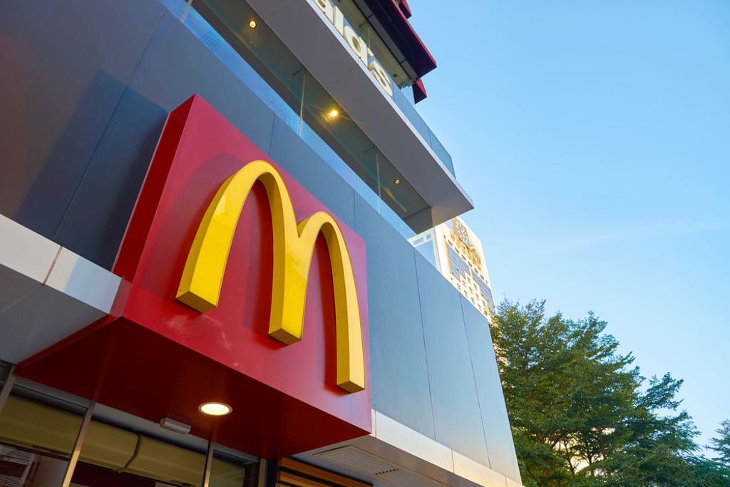 麥當勞一間間熄燈，顧客紛紛猜測原因。(示意圖/Shutterstock)