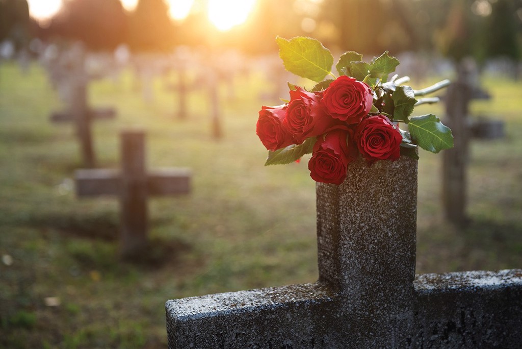 往生者若出現死後眼睛未閉上，不少人會認為死著還有心意未了。（示意圖／Shutterstock）(圖/翻攝自shutterstock)