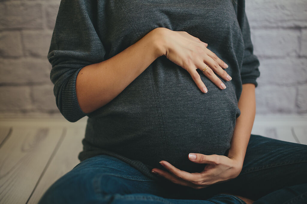 大陸一名女子懷胎1年，肚子變得非常大，但卻遲遲沒有臨盆徵兆，檢查後才知道她根本沒懷孕，肚子裡其實是卵巢囊腫。(示意圖/達志影像)