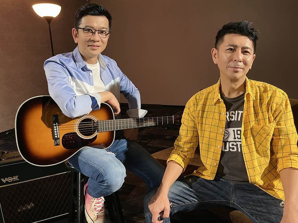 陳子鴻（左）與荒山亮合作推出新單曲。（喜歡音樂提供）