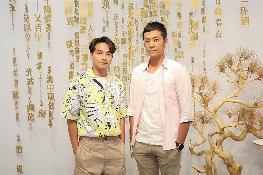 楊銘威（左）、姚元浩主持的《營業中》之後將拆成2檔節目。（金門酒廠提供）