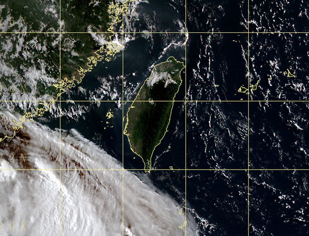 衛星雲圖顯示，颱風雖不來，其龐大環流就在台灣附近。（中央氣象局提供）
