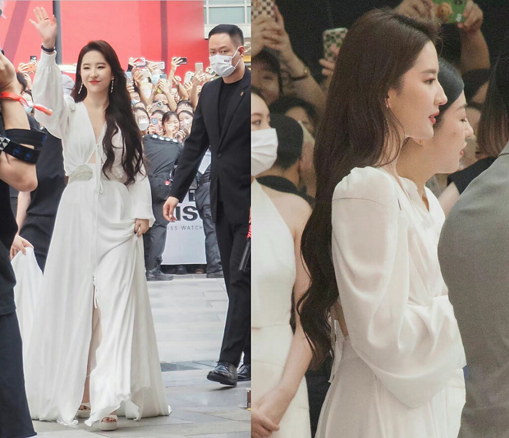 最近劉亦菲穿了一套白長裙出席活動，路人站一旁偷拍的照片，竟被網友大讚比修圖還漂亮。(圖/ 摘自微博)