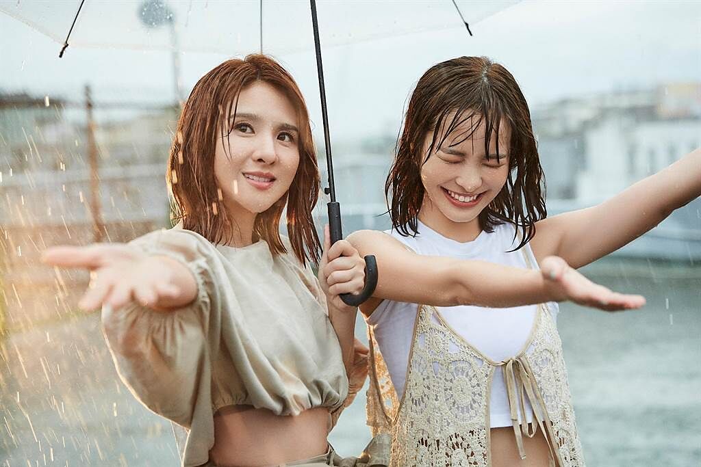 郭靜感謝好友葉星辰一起淋雨拍攝新歌MV。（星動娛樂創意提供）