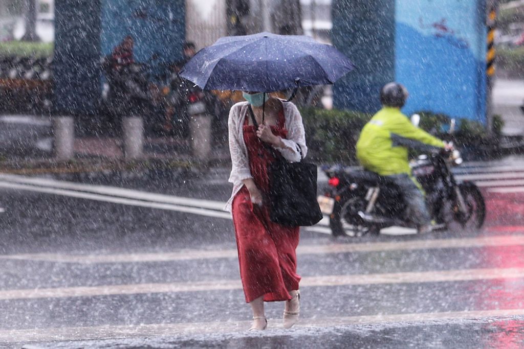 氣象局一早發布新竹縣等5縣市豪、大雨特報。(資料照)