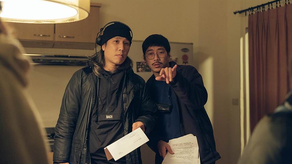 《模仿犯》幕後團隊堅強，導演張榮吉（左）與金獎攝影指導陳克勤（右）。（Netflix提供）