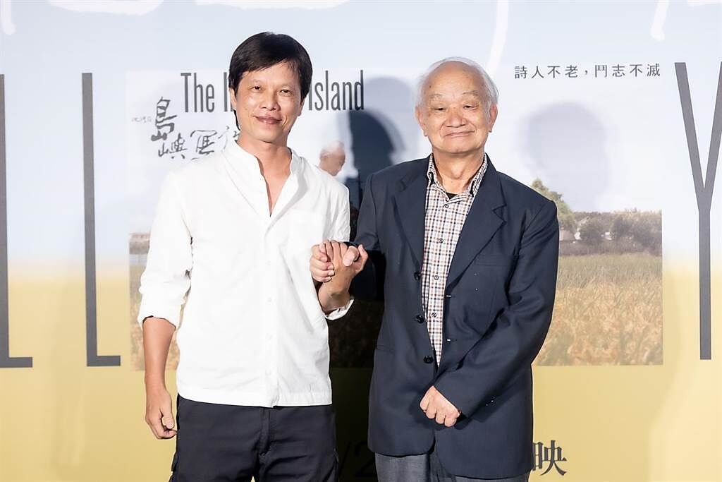 導演林靖傑與吳晟老師攜手合作拍攝紀錄片《他還年輕》。（目宿媒體提供）