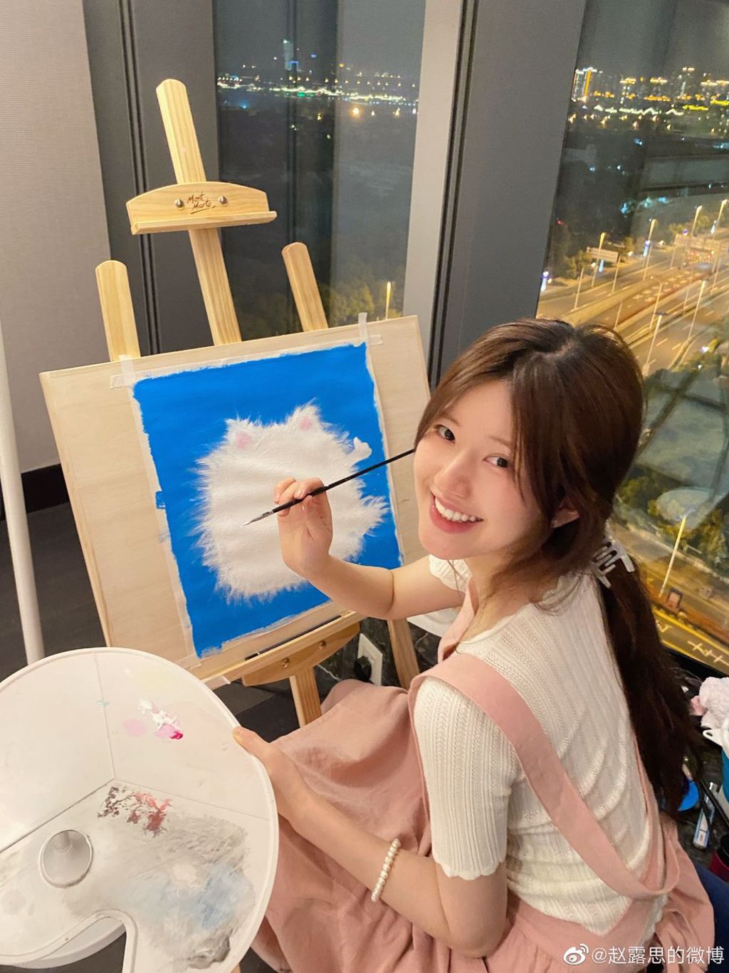 趙露經常在自己的微博上分享自己畫的油畫。(圖/翻攝自微博@趙露思)

