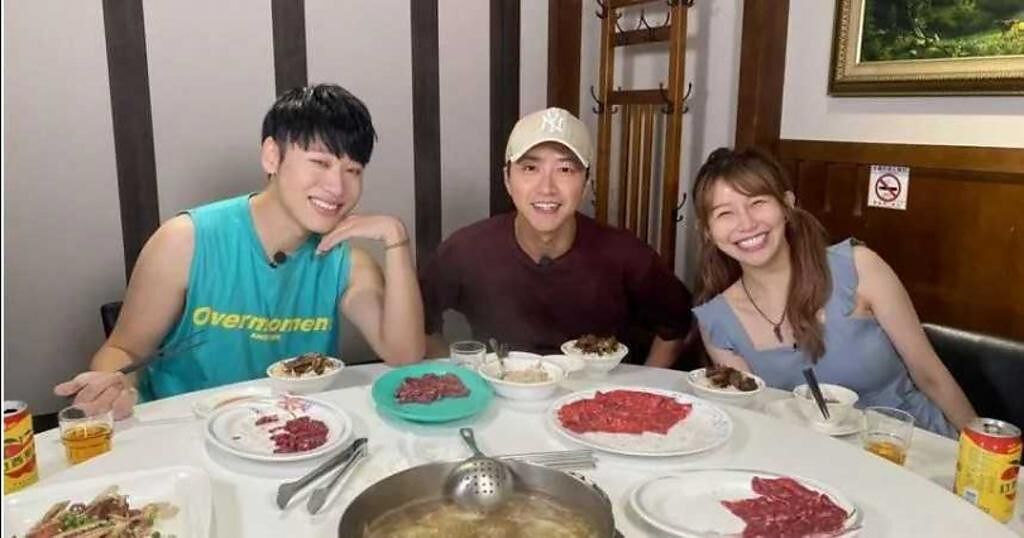 江宏傑（中）曾與小賴（左）、阿樂到台南出外景大啖美食，也因此培養出不錯的交情。（圖／TVBS提供）