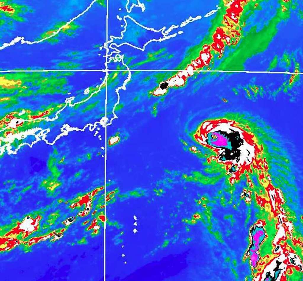 日本東方海面的蝎虎颱風已增強成中颱，颱風眼已打開，目前向北進行，對台無影響。(翻攝自氣象局)