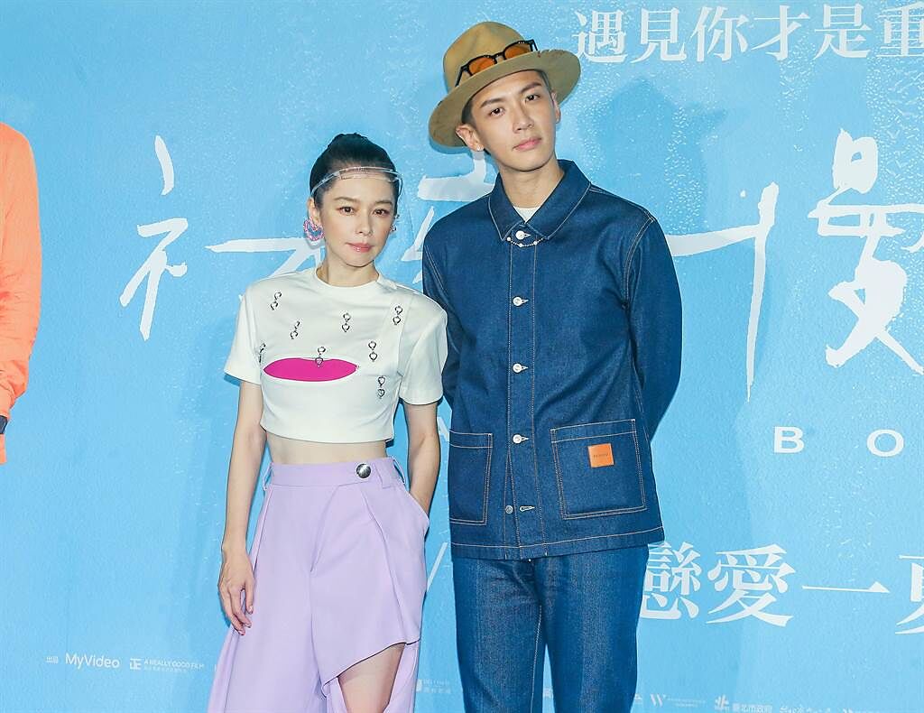 徐若瑄和柯震東24日出席《初戀慢半拍》首映會。（粘耿豪攝）