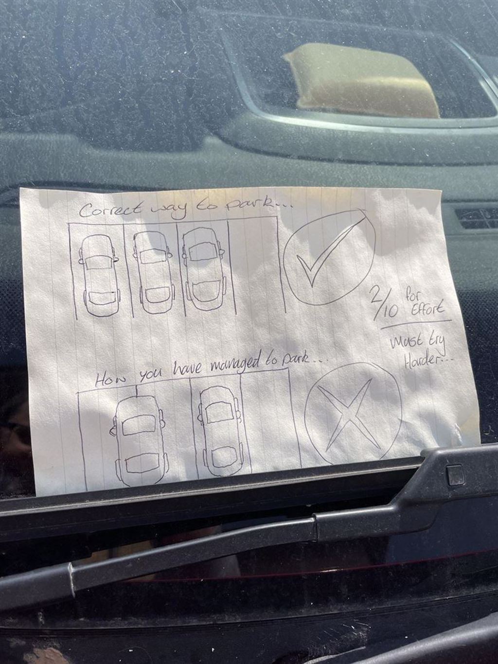 網友發現對街車上的停車教學紙條。(圖/翻攝自Reddit)