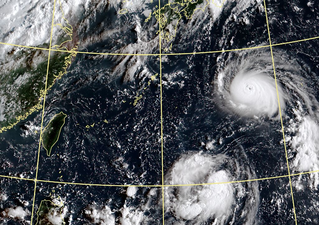 「軒嵐諾」持續增強，即將轉為強烈颱風。（中央氣象局提供）