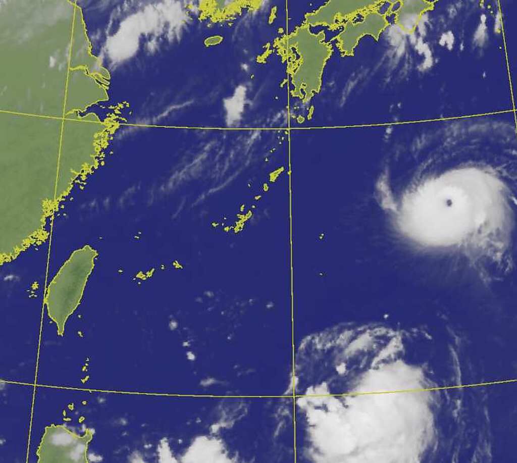 今年最強颱軒嵐諾已飆速下墜球之姿往台灣靠近。(翻攝自氣象局)