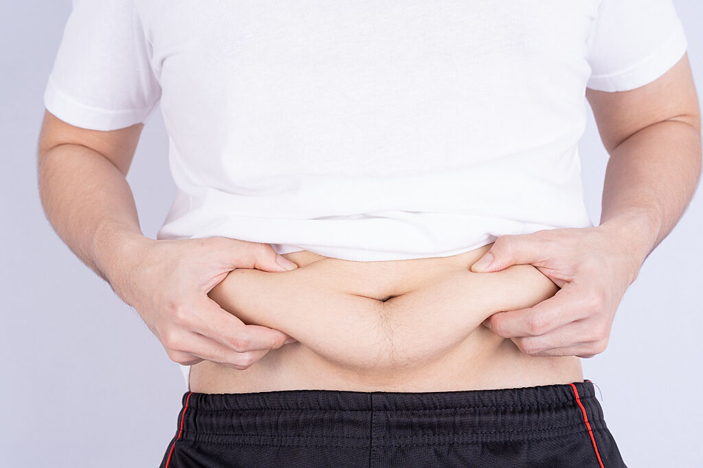 腰圍越寬者，越常有代謝症候群及心血管疾病。( 示意圖/ Shutterstock )