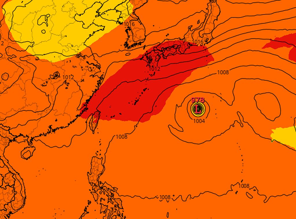 一熱帶擾動發展，中秋節後不排除影響台灣附近。（翻攝tropicaltidbits）