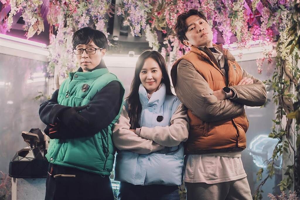 劉在錫（左起）、俞利、李光洙主持《韓星地帶：逃脫任務》笑料不斷。（Disney＋提供）