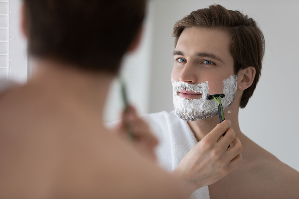 刮鬍是男性每天的例行公事。（示意圖／Shutterstock）