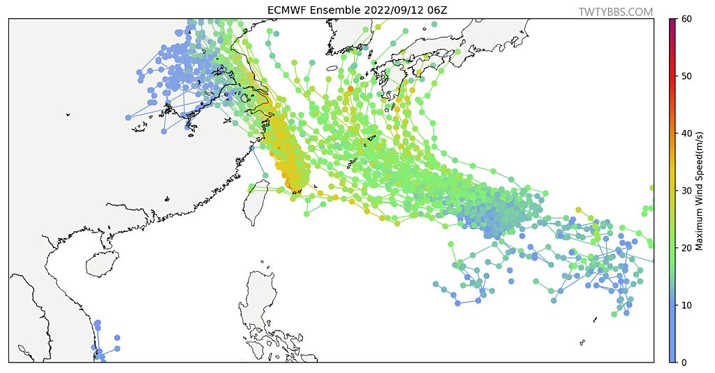 圖為颱風預估路徑，日本東方遠海的莫柏颱風在最邊緣，連圖片都塞不進去。(翻攝自台灣颱風論壇｜天氣特急)
