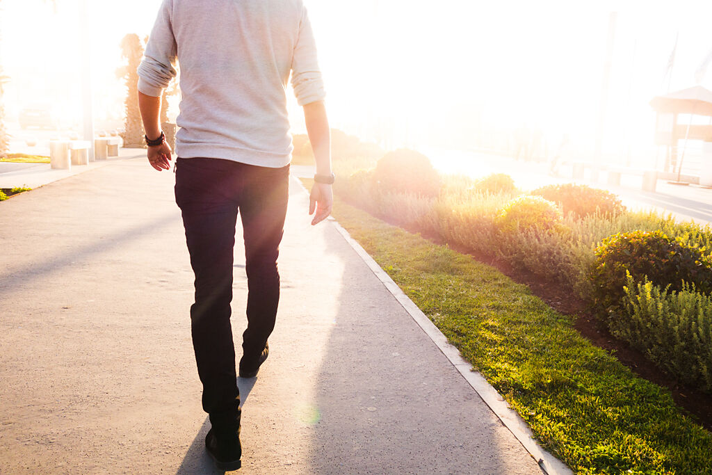 一般認為，步行是很棒的運動，每個人都應該多走路。( 示意圖 / Shutterstock )