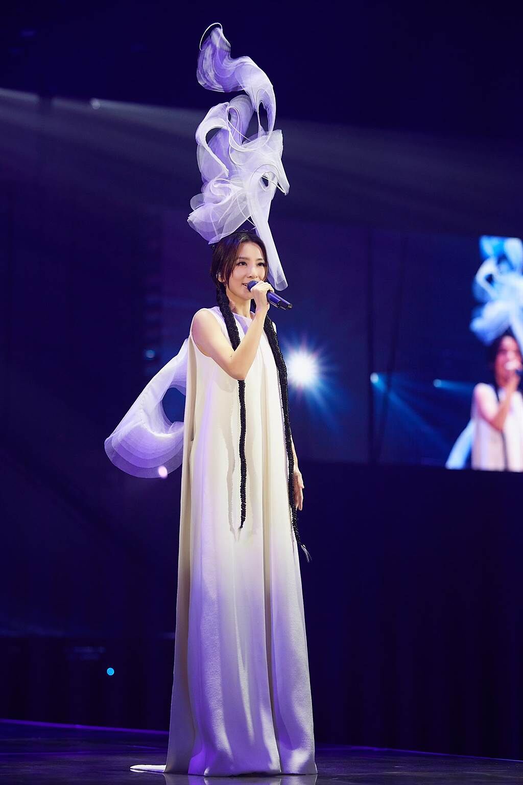 田馥甄今晚在高雄巨蛋開唱，用心打造多套全新造型華服。（何樂音樂提供）