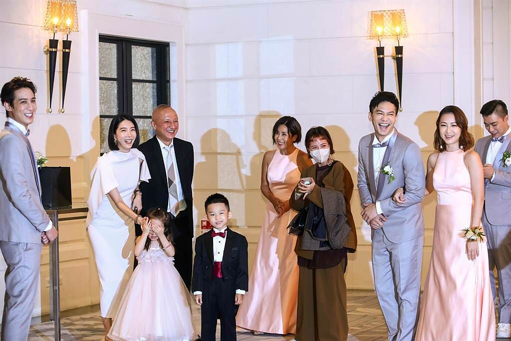 宋米秦與先生及女兒出席王思平婚禮。。（鄧博仁攝）