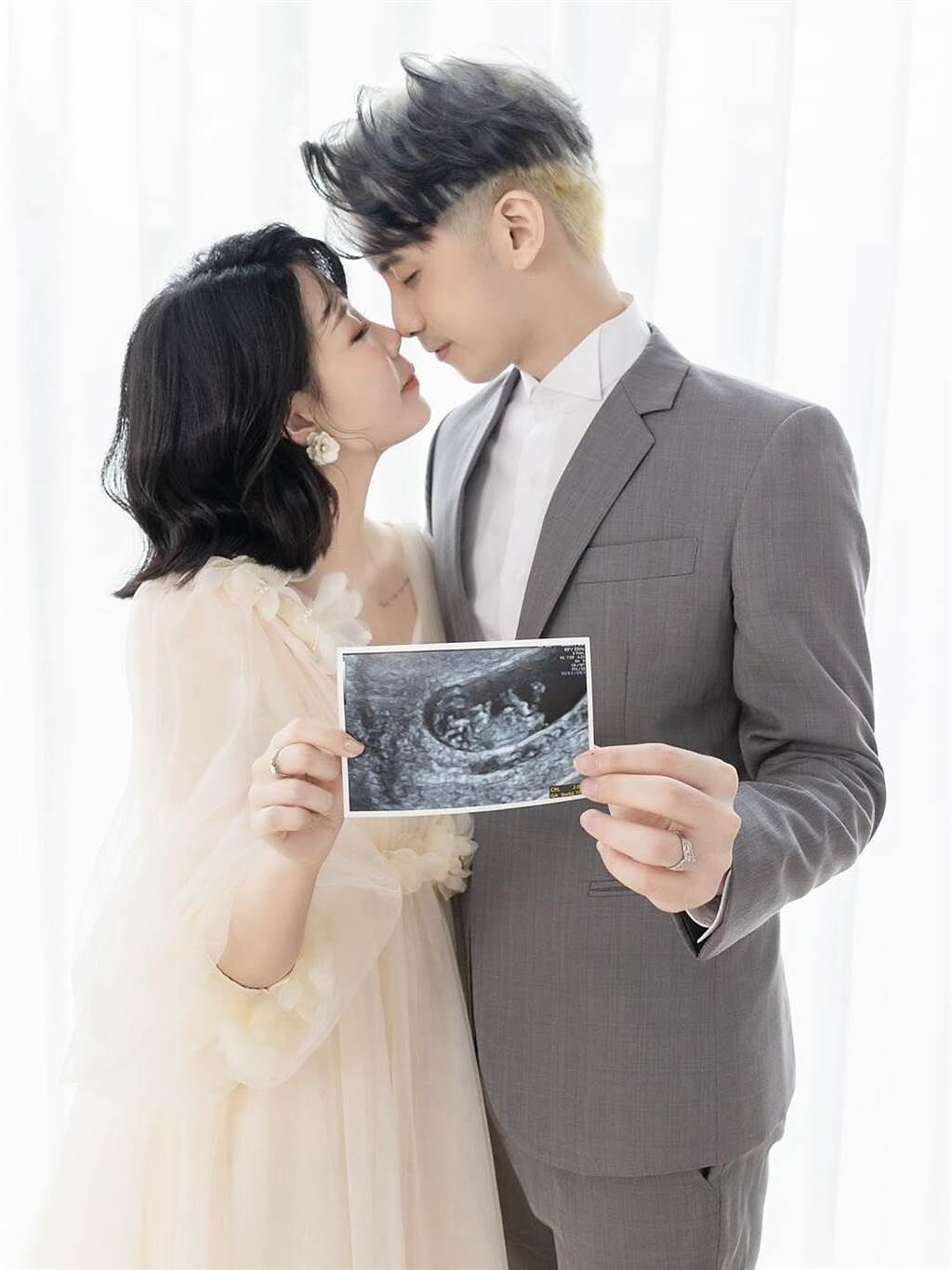 田亞霍秀出超音波照片宣布升格當二寶爸。（摘自田亞霍臉書）