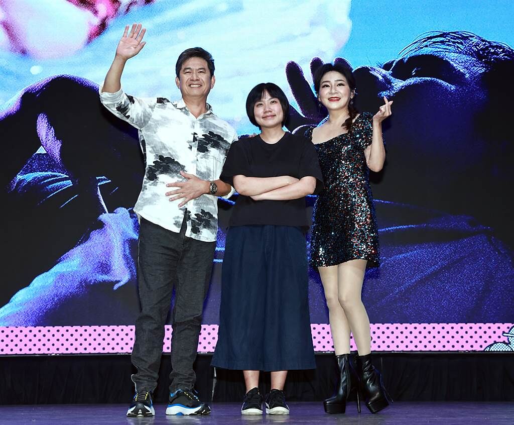 洪都拉斯（左起）、《春水奇譚》導演黃丹琪、王彩樺今出席記者會。（雄影提供）