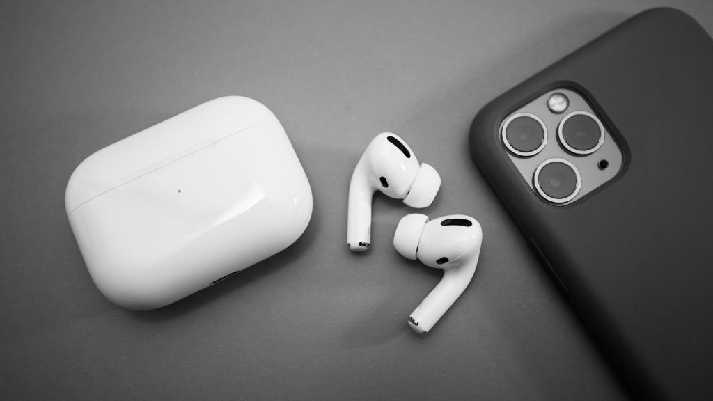 蘋果推出第2代AirPods Pro無線耳機。（圖／shutterstock）
