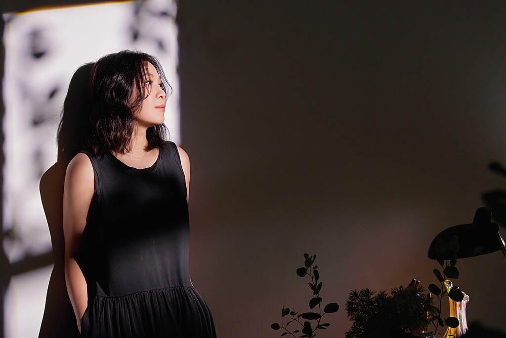 劉若英睽違6年再為戲劇原聲帶獻聲〈縮影〉。（相信音樂提供）