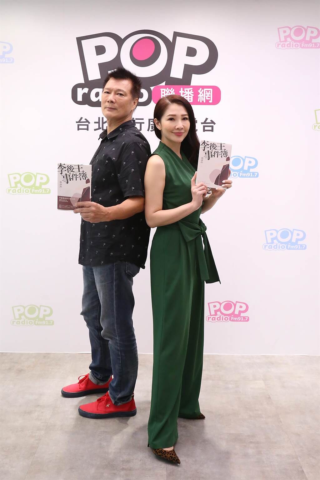 蔡詩萍接受《POP最正點》主持人林書煒專訪。（POP Radio提供）