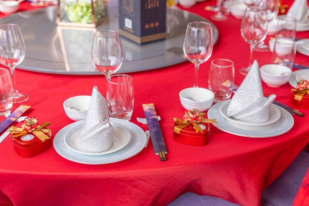參加婚宴包禮金前記得多爬文。(示意圖／翻攝自Shutterstock)
