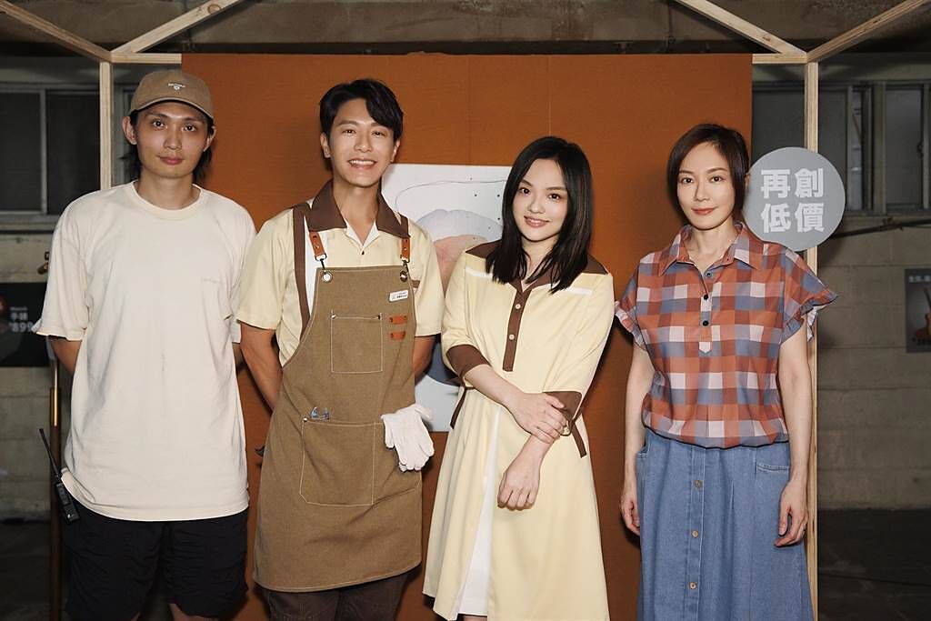 殷振豪（左起）、韋禮安、徐佳瑩、尹馨合作拍攝MV。（The Orchard提供）