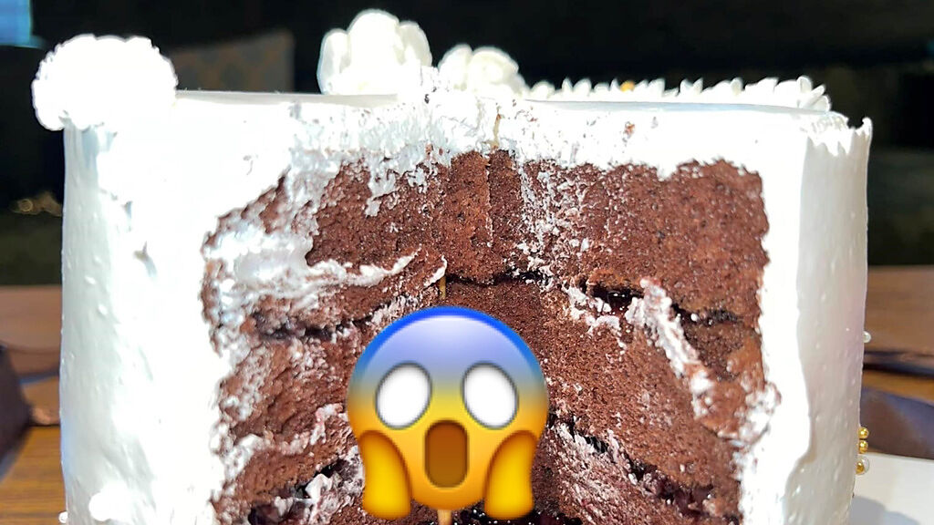 有網友花了3400元客製蛋糕，但店家卻把內餡做錯了。（圖／取自爆廢公社）