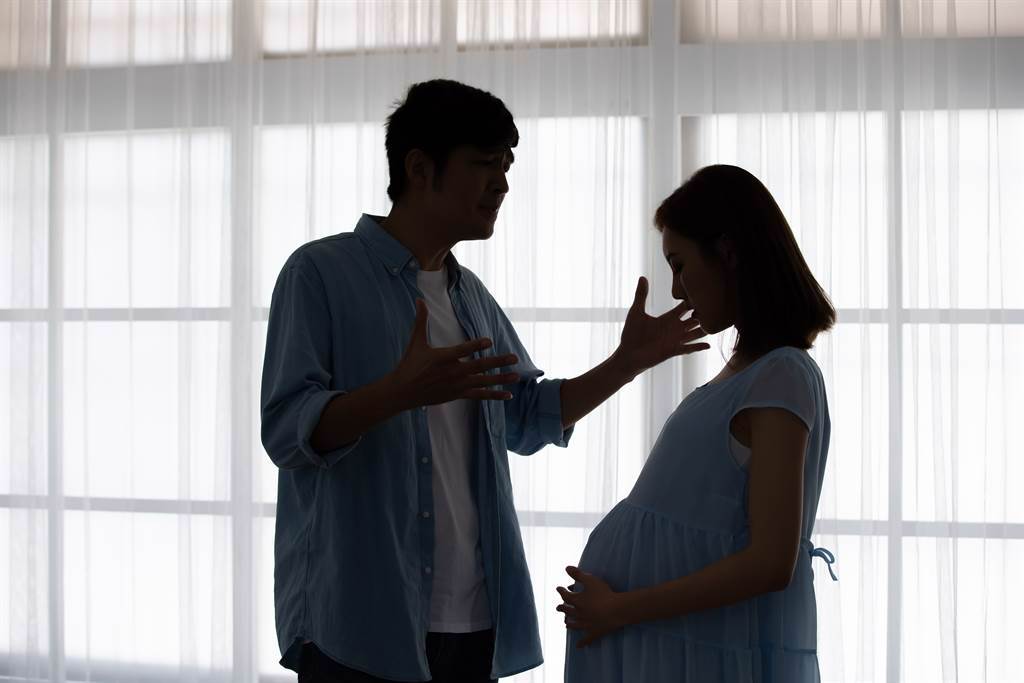 原PO發現女友懷孕2個月，但孩子不是他的。（圖／shutterstock）
