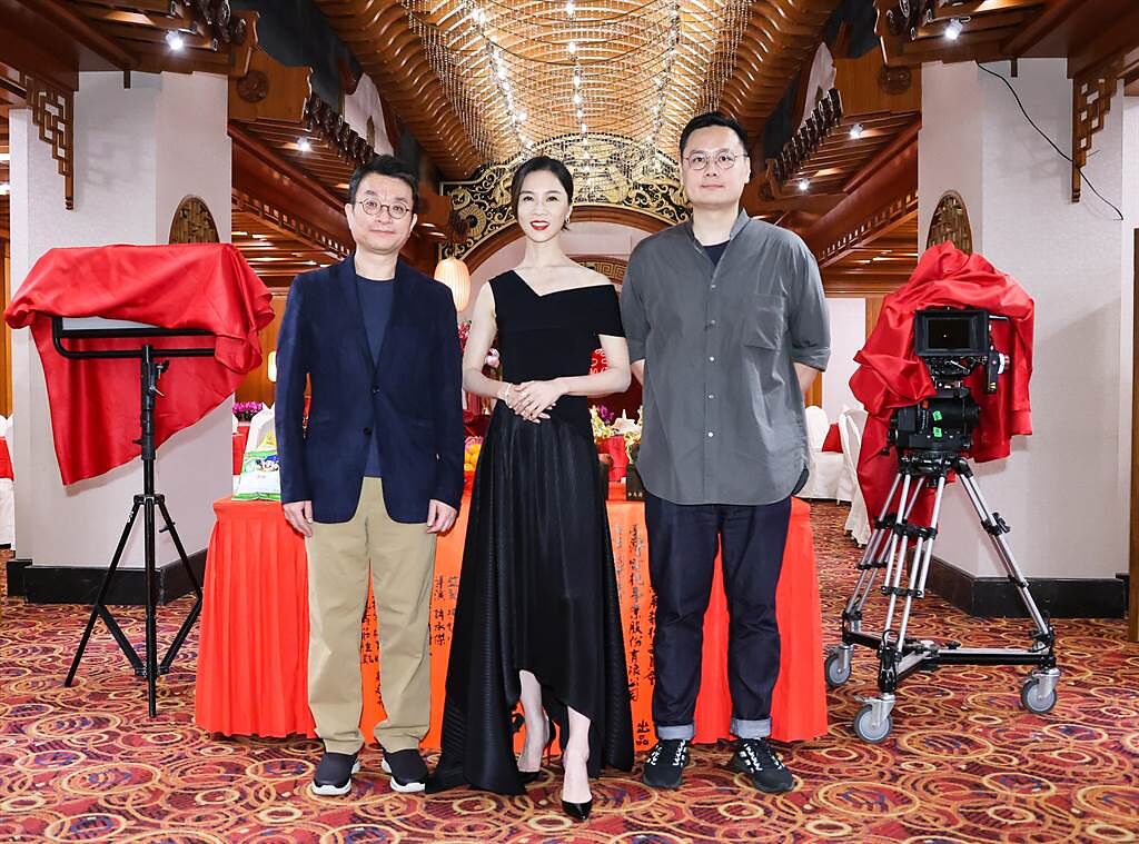 聞天祥（左起）、謝盈萱、導演許承傑出席典禮開場影片拍攝開鏡儀式。（羅永銘攝）