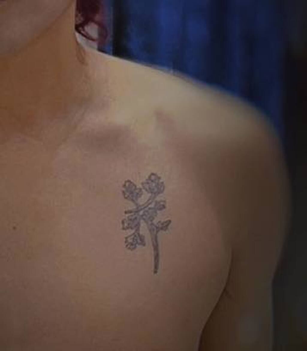王仁甫刺青上的「芹」字是由芹菜拼成的。(圖/王仁甫與季芹臉書)