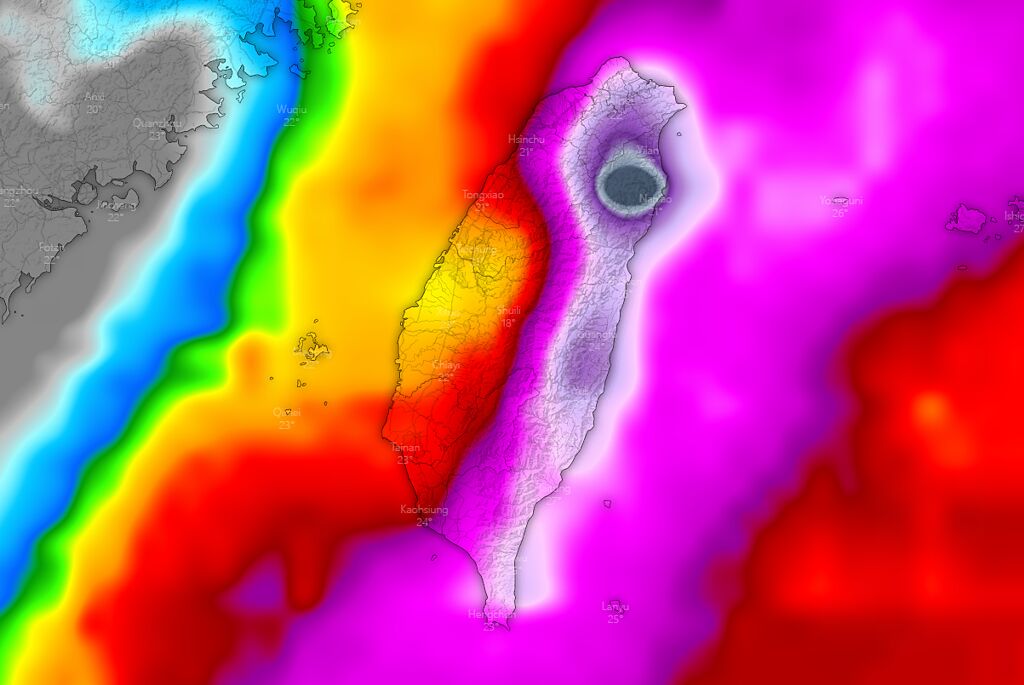 宜蘭地區降雨是紫到發黑，最劇烈的地方。（圖／翻攝自台灣颱風論壇｜天氣特急）