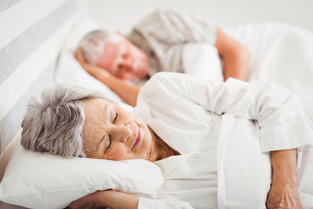 英國最新研究指出，中老年人睡不足5小時恐增加罹患至少2種慢性病風險，專家也建議除了時數，睡眠品質也是關鍵。
(示意圖／shutterstock)
