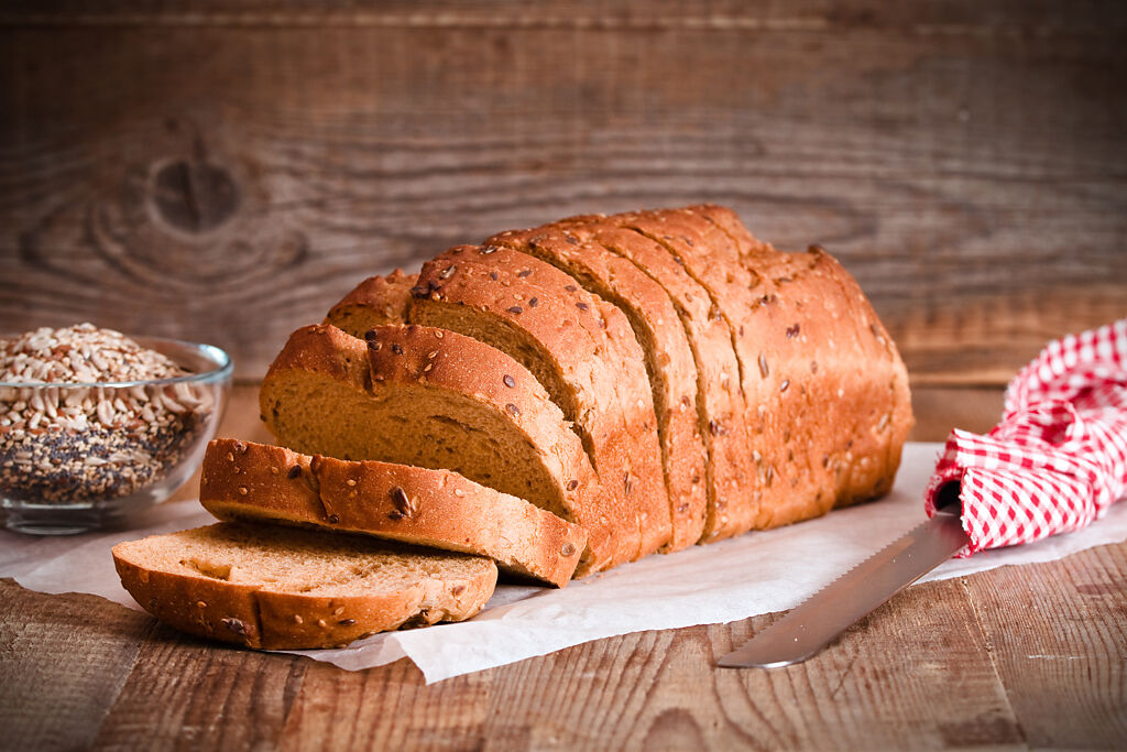 現代人注重養生，傾向吃原型食物，例如全麥麵包。( 示意圖/ Shutterstock )
