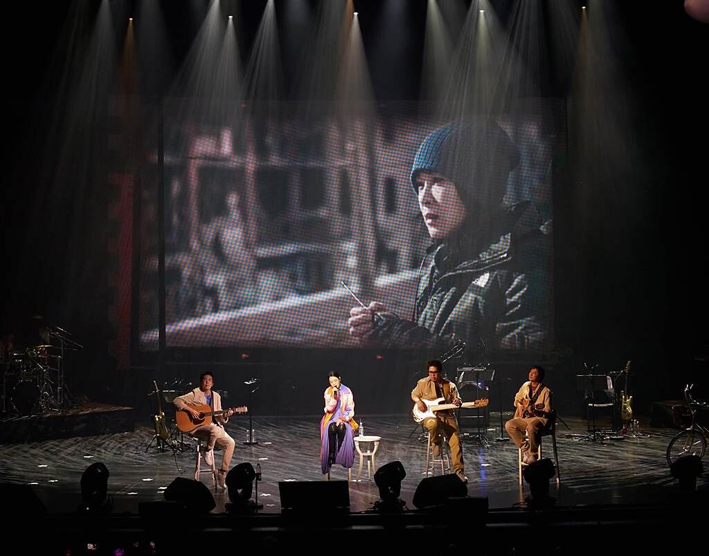 劉若英「飛行日巡迴演唱會」分享許多歌曲故事。（相信音樂提供）