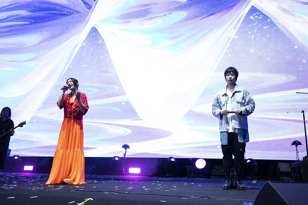 五月天「好好好想見到你」新加坡演唱會，劉若英擔任嘉賓。（相信音樂提供）