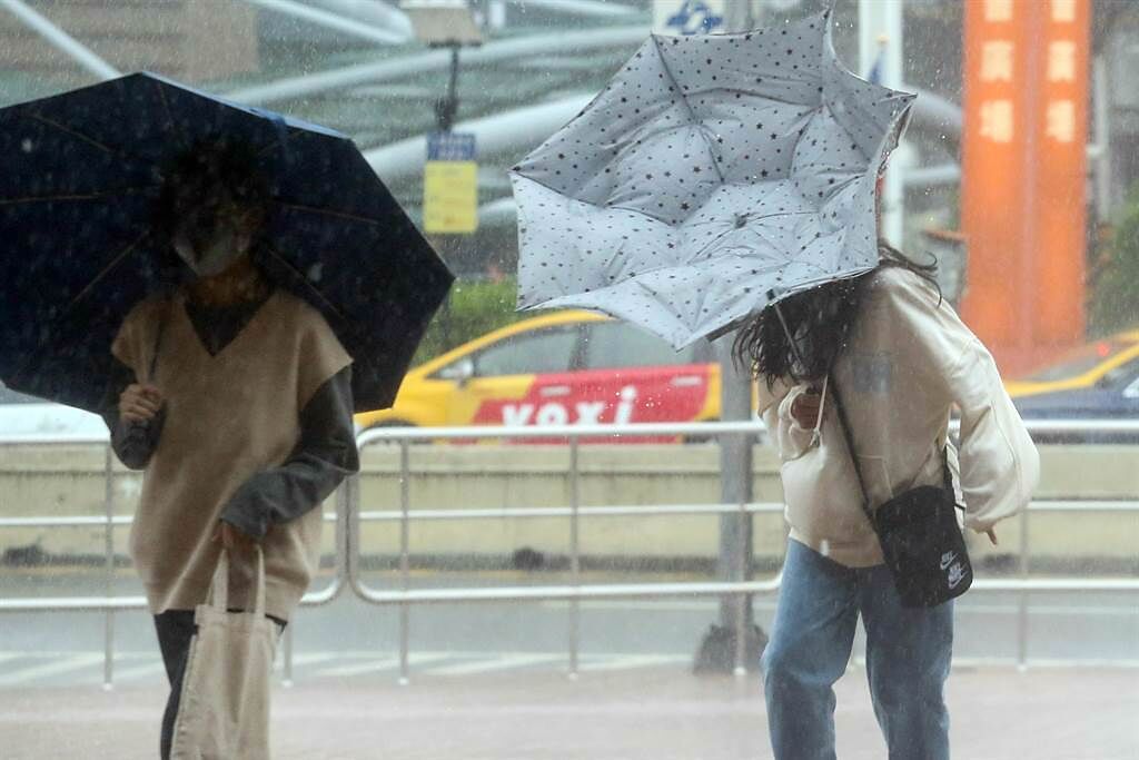 北台灣、東台灣將連續降雨一周，溫度在周三、週四略為回升。（示意圖／資料照，鄧博仁攝）