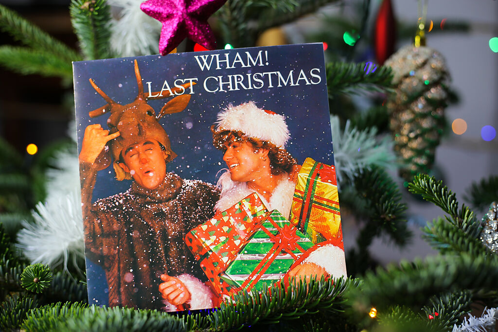 擁有無數翻唱版本的〈Last Christmas〉和〈All I Want for Christmas Is You〉這兩首耶誕情歌可謂傳唱度最高、最有耶誕氣氛的音樂。（圖/ shutterstock）