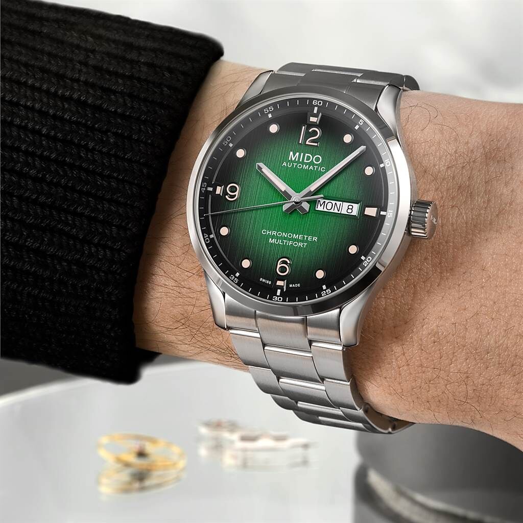 MIDO美度表 Multifort M Chronometer先鋒系列M天文台認證腕錶，搭載矽游絲，提供80小時動力儲存，4萬400元。（MIDO 美度表提供）