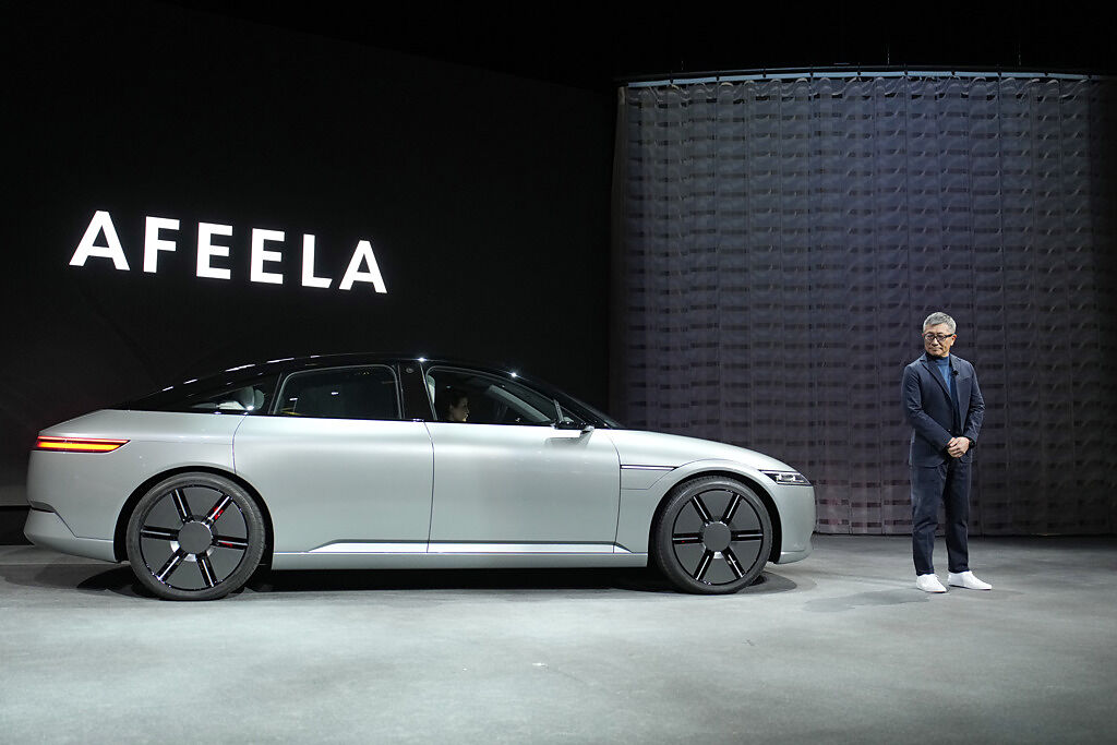 索尼本田汽車推出的首輛電動原型車名為AFEELA。（圖／美聯社）