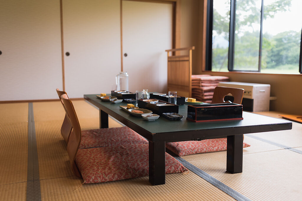 一名網友分享去日本住了高CP值的飯店，一個晚上不用2000元，早餐還是「海鮮丼吃到飽」。（示意圖／shutterstock）