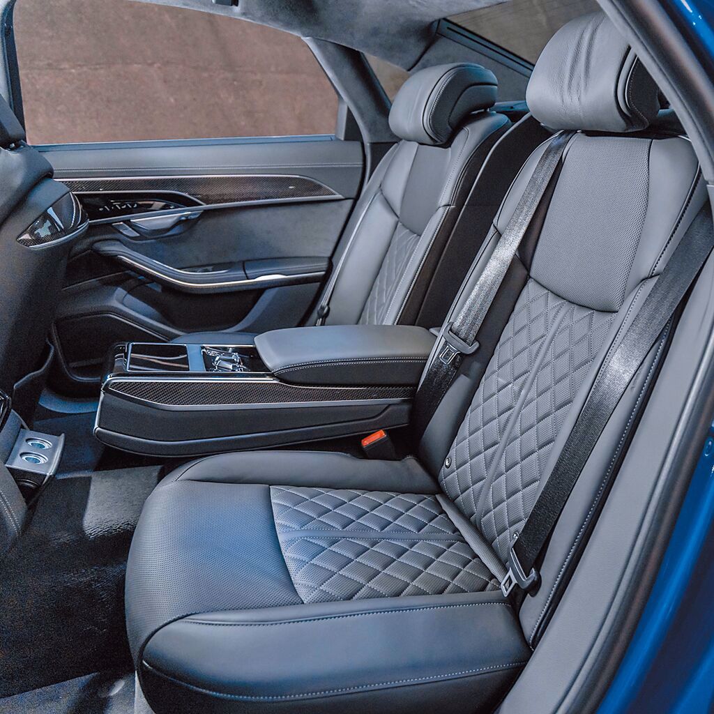 Audi S8電動後座椅可調至最舒適的狀態。（台灣奧迪提供）