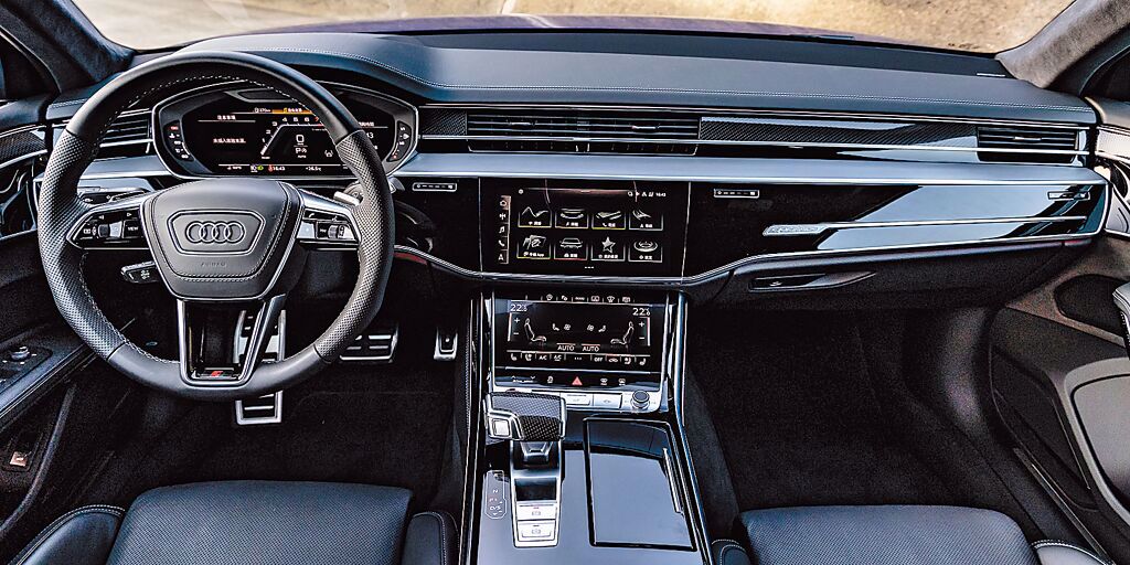 Audi S8配備Bang & Olufsen 3D 16聲道環繞音響系統，擁有17支喇叭。（台灣奧迪提供）