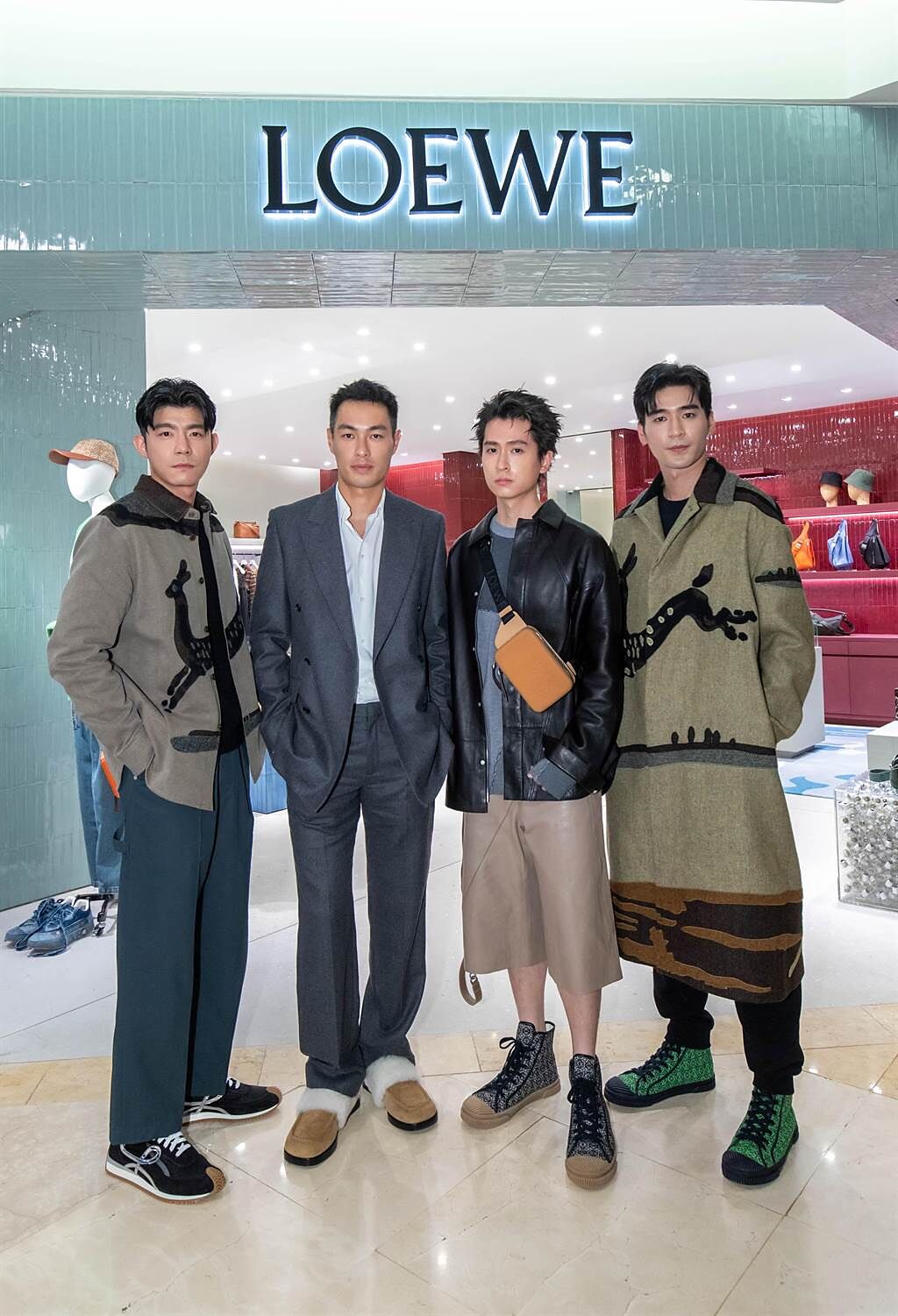 王柏傑(左起)、 楊祐寧、石知田、涂善存出席Loewe男裝專賣店開幕活動。